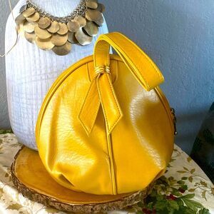 vintage calf leather clam purse includes necklace